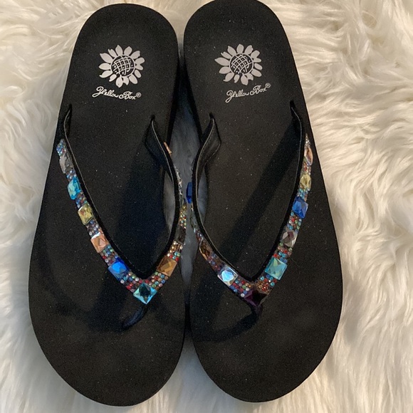 Black w/ multicolor jewels Yellow Box flip flops, like new, sz. 8 1/2. $29 - Picture 2 of 12